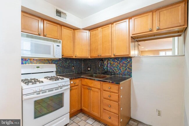 Building Photo - 2822 S Smedley St