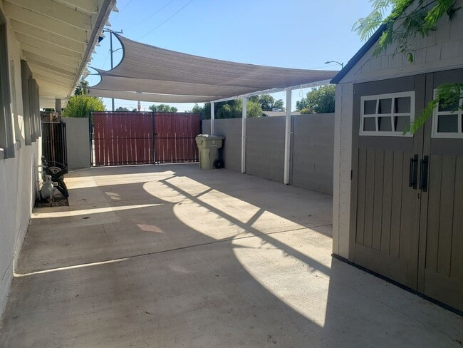 Building Photo - Historic District 3 be d3 bath home w/ RV gate