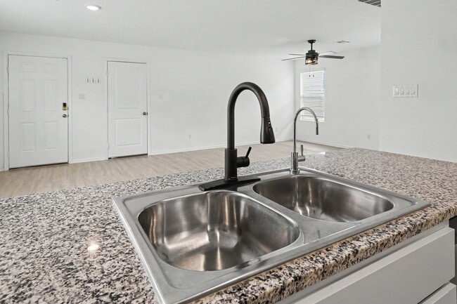 Building Photo - 3 Bed in The Silos | No Carpet + Appliances Included + Community Amenities!
