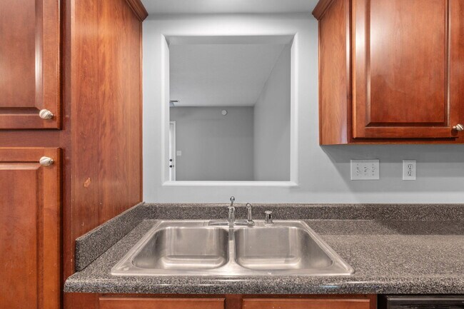 Building Photo - 305 Spring Valley Ln