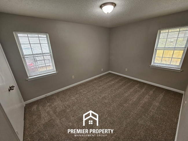 Building Photo - 5740 Fox Bend Ave