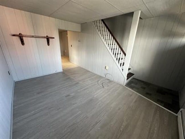 Building Photo - AVAILABLE FOR SHOWING NOW!!! 2BR/1BA  W/ Laundry Hook-Up!