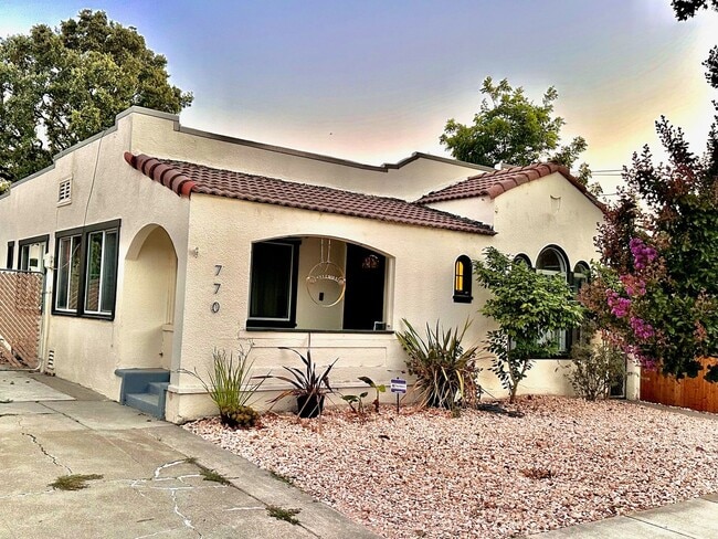 Primary Photo - Charming and Rustic Single-Family 3Bed/1.5...