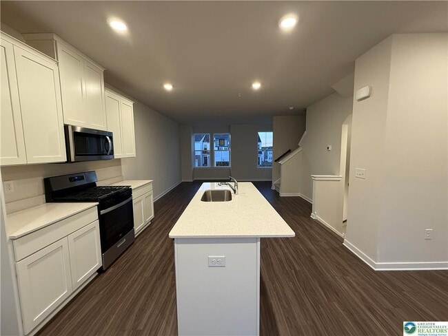 Building Photo - 7676 Clayton Ave