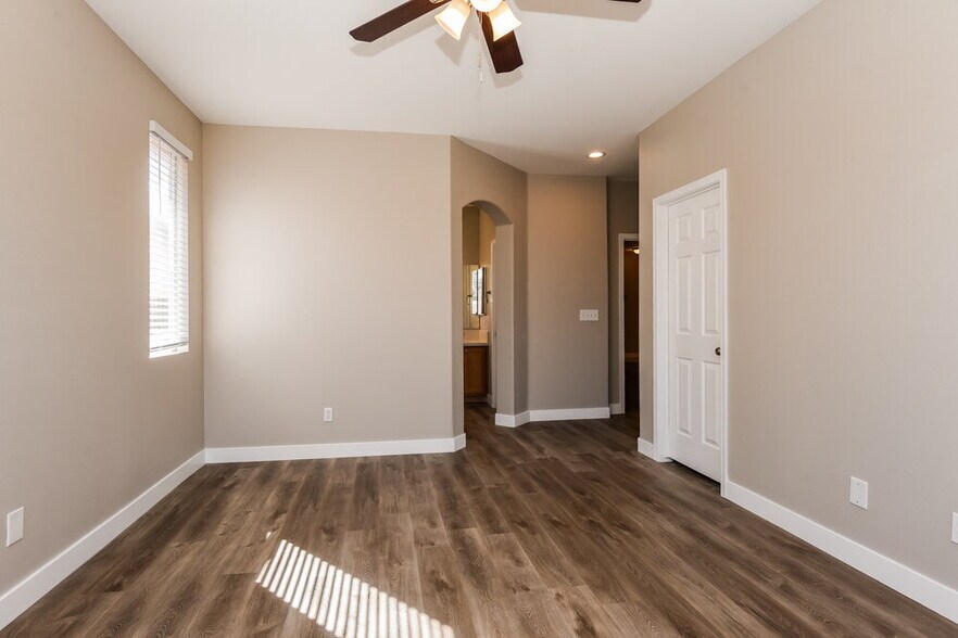 Building Photo - 9156 Briarthorne St