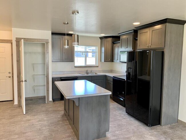 Building Photo - 810 Gibbon St