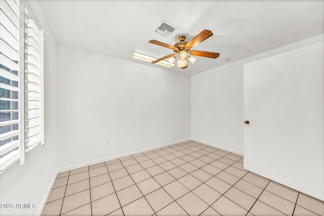 Building Photo - 5123 E Virginia Ave
