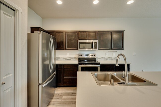 Building Photo - Beautiful Three Bedroom in Taverner Ridge!
