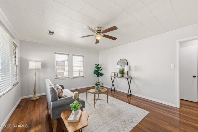 Building Photo - FOR RENT in LAFAYETTE!