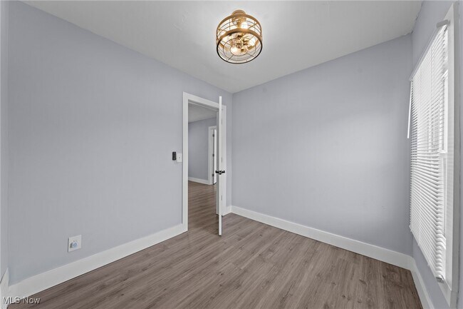 Building Photo - 1426 Starkweather Ave
