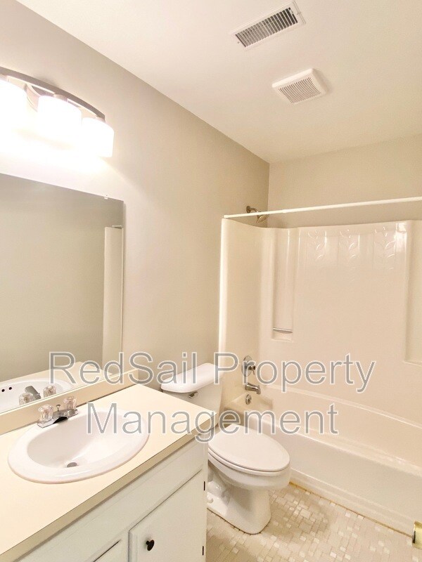 Building Photo - 13 Sandpiper Ct