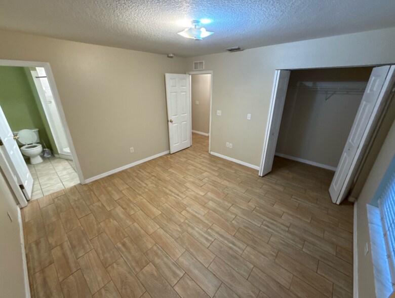 Building Photo - 105 Melody Ln