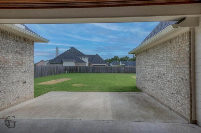 Building Photo - 801 Durango Dr