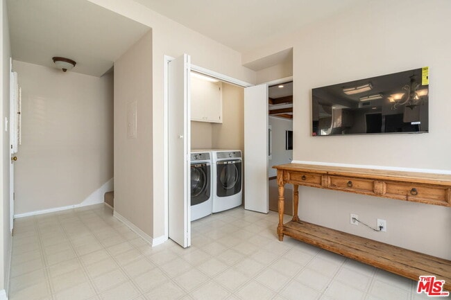 Building Photo - 14972 Camarosa Dr