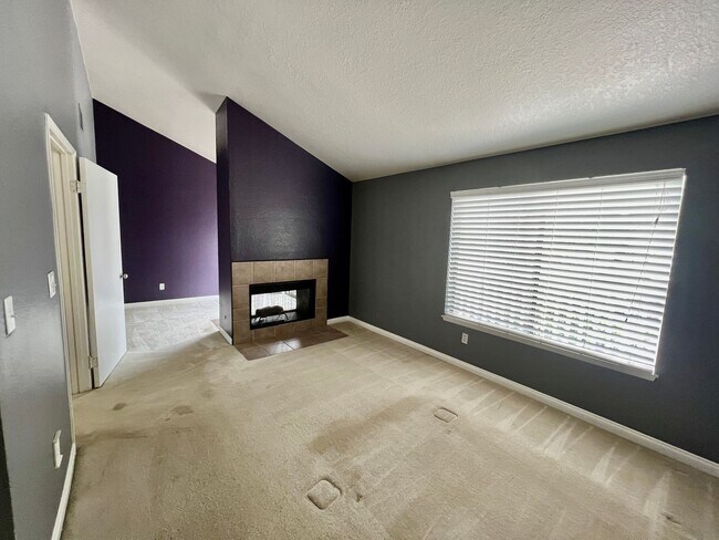 Building Photo - Lovely 2bd. condo in Claremont w/2 car garage