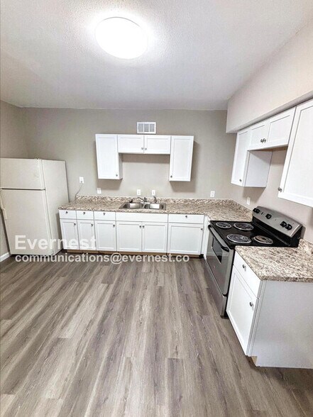 Building Photo - 1131 N Florissant Rd