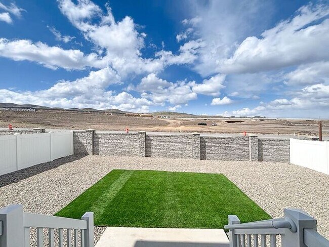 Building Photo - 414 W Snowberry Dr