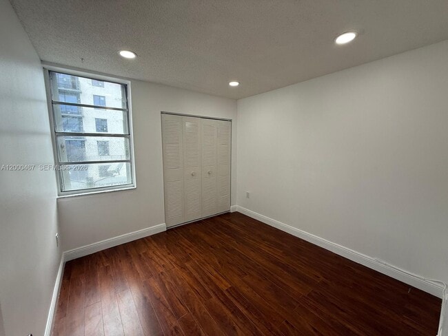 Building Photo - 750 NW 43rd Ave