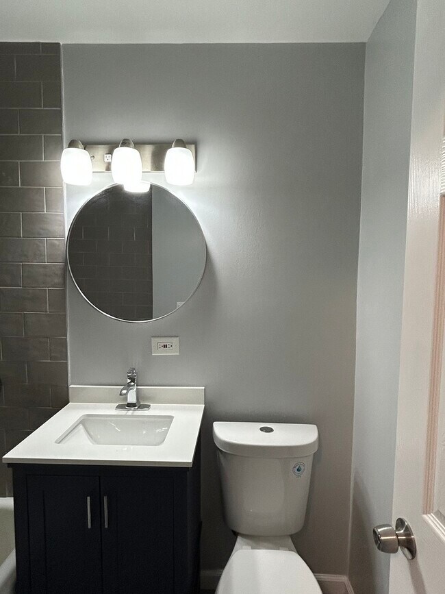 Building Photo - 176 Craig Dr W