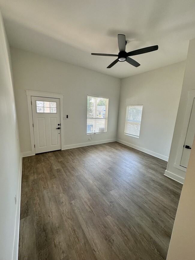 Building Photo - 1019 Steves Ave