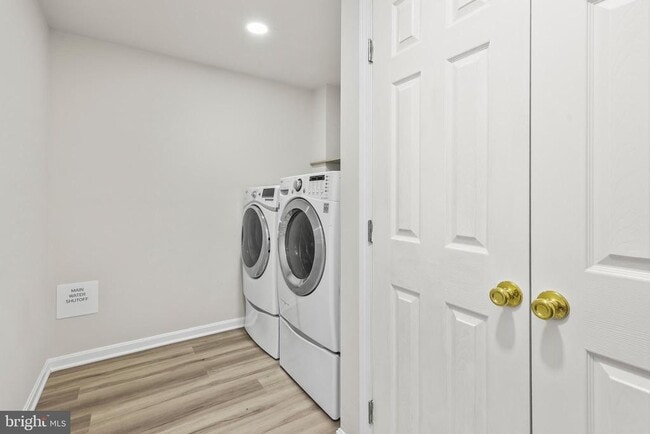 Building Photo - 306 Kings Crest Dr