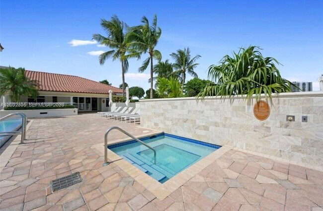 Building Photo - 20000 E Country Club Dr