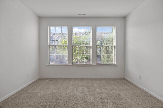 Building Photo - 1709 Shady Oaks Dr