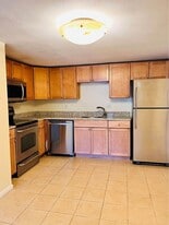 Building Photo - 870 Haverhill St