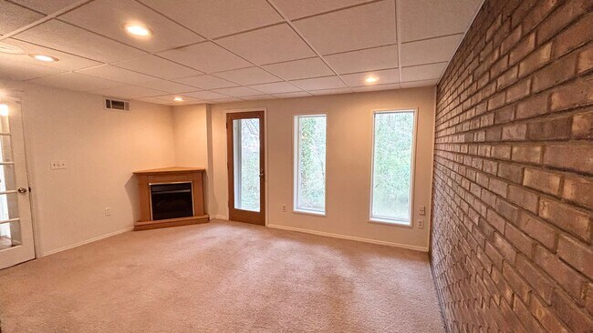 Building Photo - 1476 Lively Ridge Rd NE
