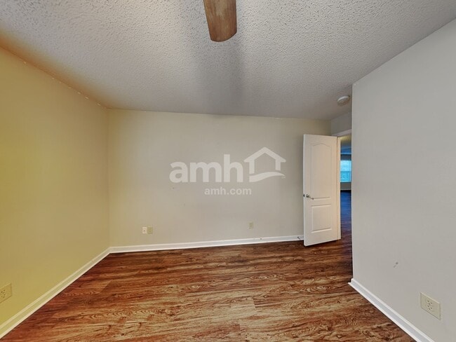 Building Photo - 5631 Hammermill Dr
