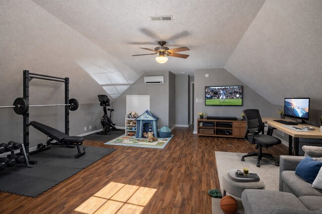 Building Photo - 3 Bed 2 Bath + Bonus Room