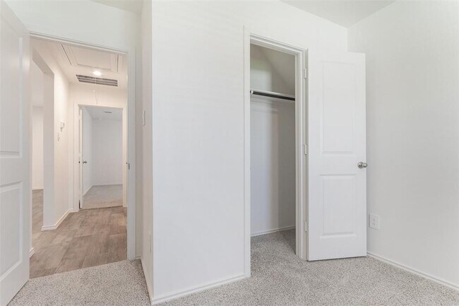 Building Photo - 4302 Freya Pointe Dr