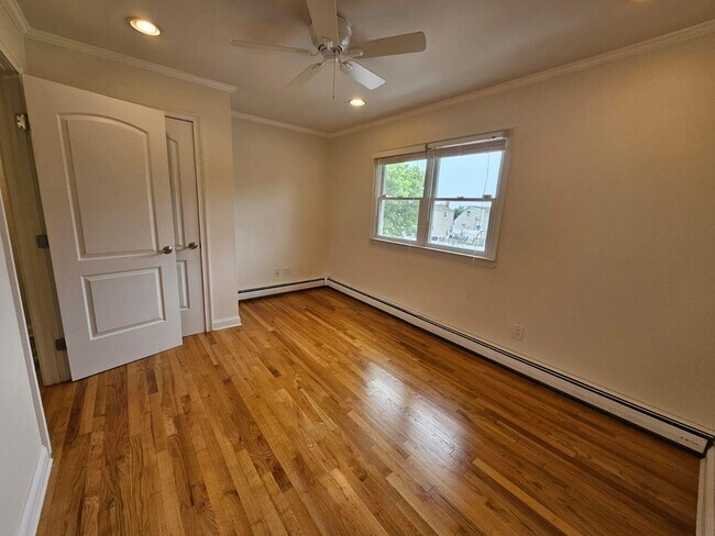 Building Photo - 16 Hollyberry Rd