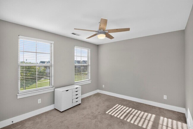 Building Photo - 1525 White Tip Ln