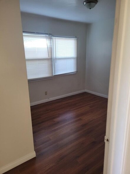 Building Photo - 966 Holly St