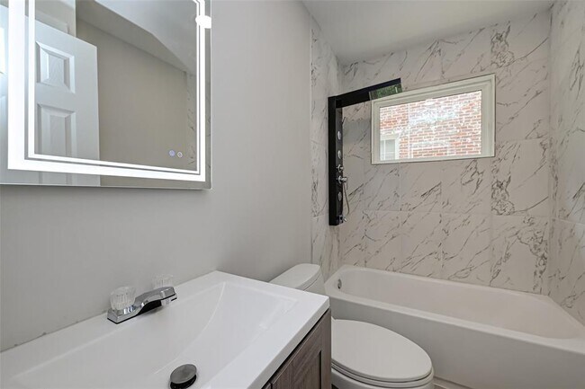 Building Photo - 1747 Wroxton Ct