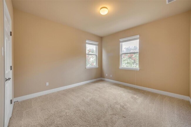 Building Photo - 10821 Crosbyton Ln