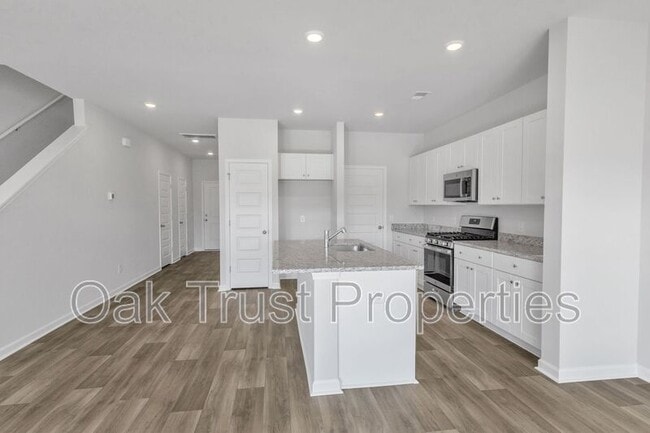 Building Photo - 726 Ridgley Dr