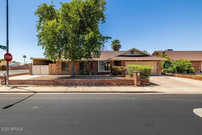 Primary Photo - 2361 E Capri Ave