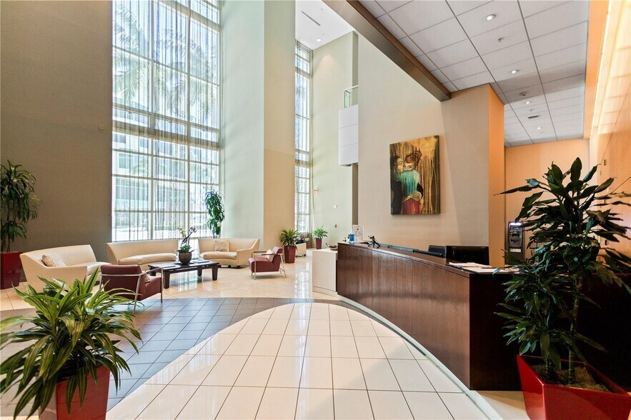 Building Photo - 300 S Biscayne Blvd