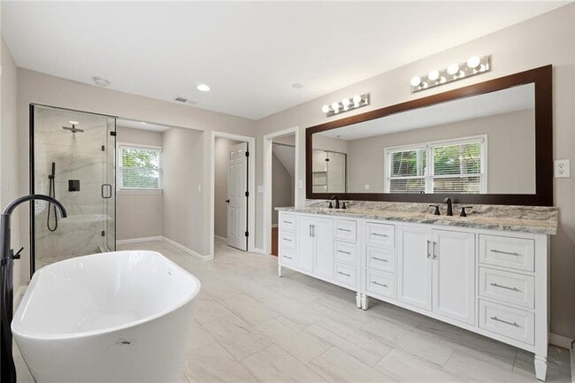 Building Photo - 220 Clipper Bay Dr