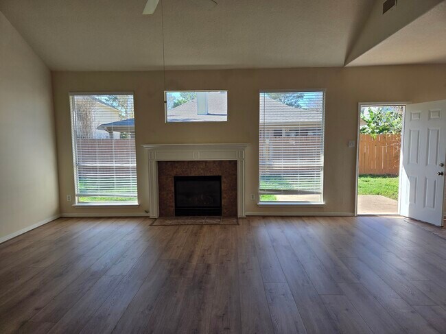 Building Photo - 5419 Bear Hunters Dr