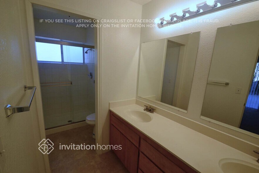 Building Photo - 303 Hampshire Ct