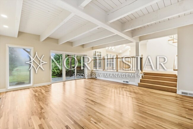 Building Photo - Escape to the Country, Spacious Contemporary in Wilsonville