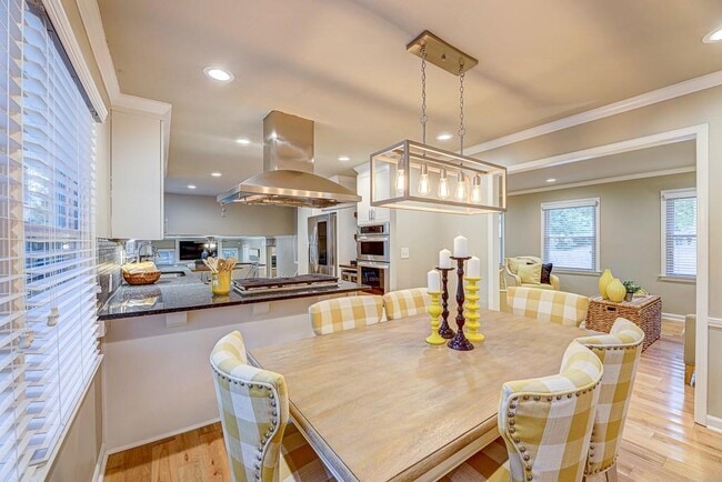 Building Photo - 1185 Lake Colony Dr