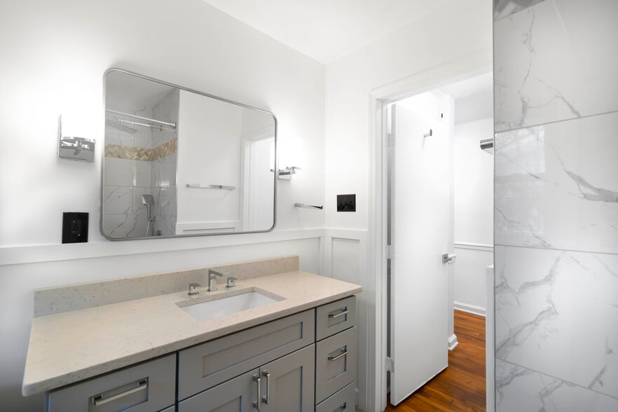 Building Photo - 161 Blades St