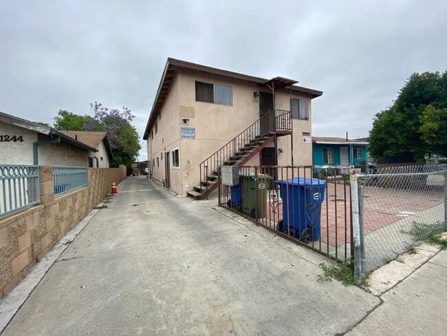 Primary Photo - 2 BED & 1 BATH UNIT AVAILABLE - LOS ANGELES!