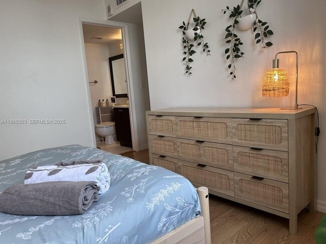 Building Photo - 5880 Collins Ave