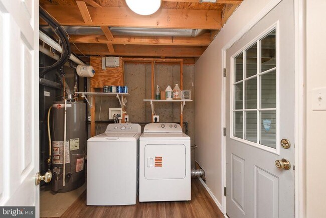 Building Photo - 401 Jene Ct