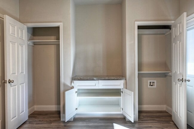 Building Photo - 9638 WARM Spgs